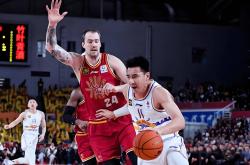 开云体育入口-CBA总决赛异常激烈，球迷热情高涨