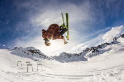 开云体育入口-破冰者，当全能前锋在血火纷飞中定义唯一