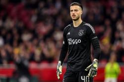 开云体育在线-包含阿贾克斯客场失利，晋级形势黯淡的词条