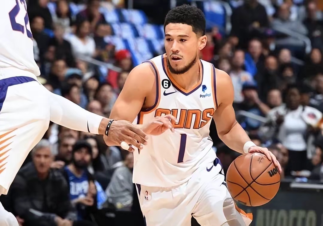 包含太阳队高光时刻，布克稳定表现成为最大功臣的词条