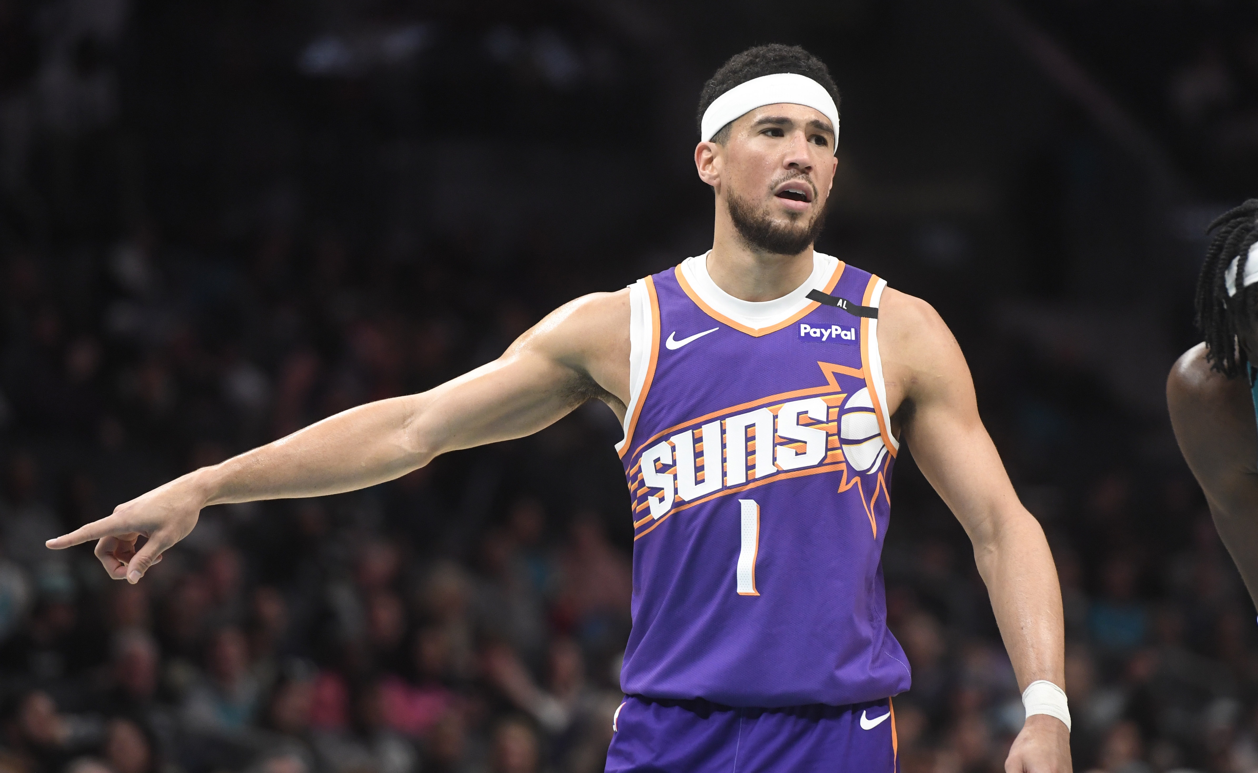 包含太阳队高光时刻，布克稳定表现成为最大功臣的词条