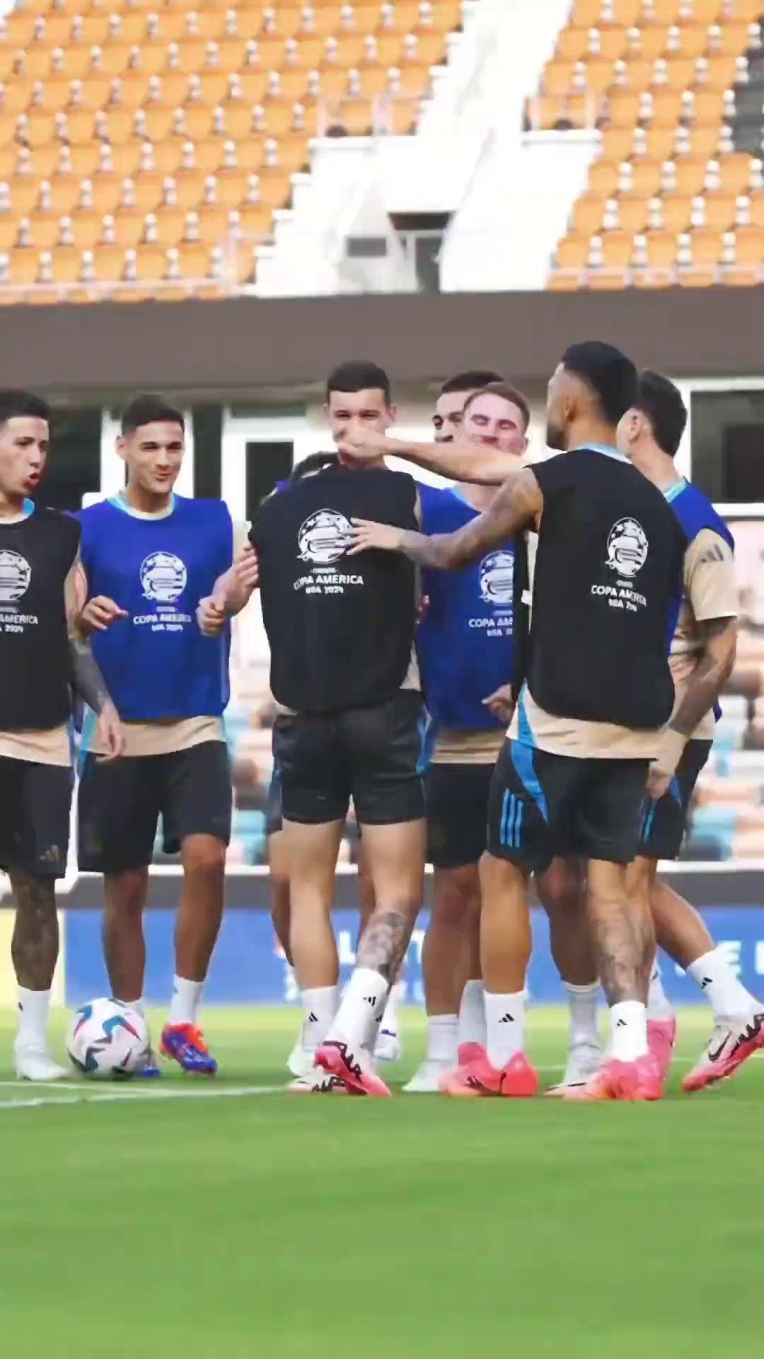 阿根廷队梅开二度,轻松击败厄瓜多尔 阿根廷队梅开二度,轻松击败厄瓜多尔