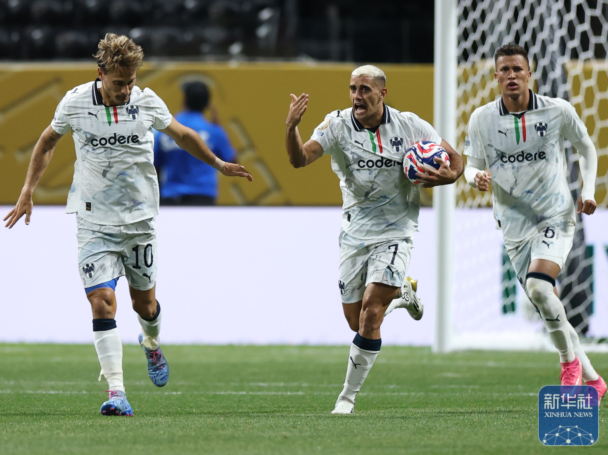 多特蒙德客场击败对手，继续保持不败纪录