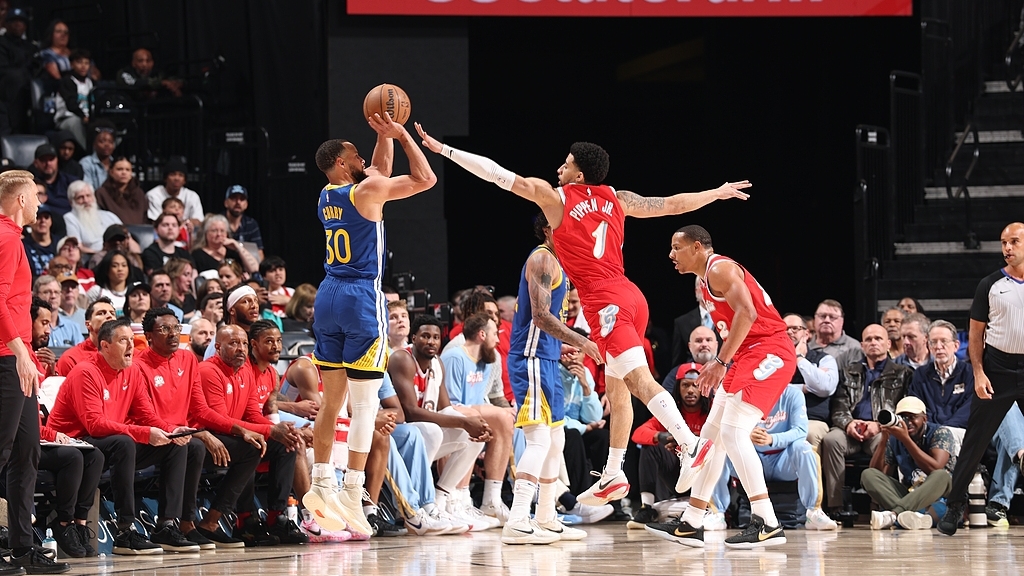 勇士队再次击败对手，保持不败纪录