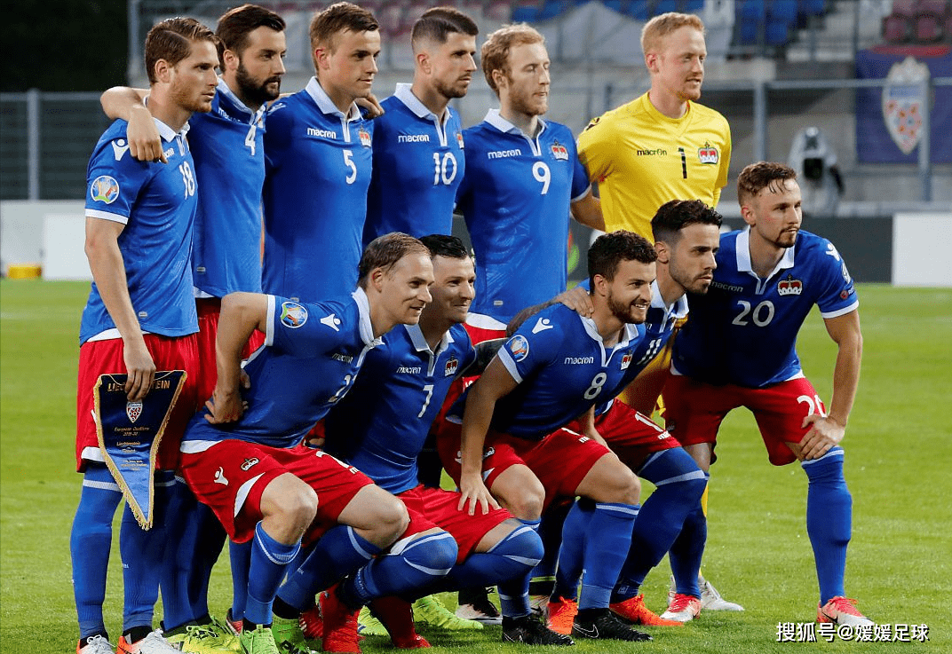 包含斯洛伐克国家队备战关键比赛达尔休主帅全力备战的词条