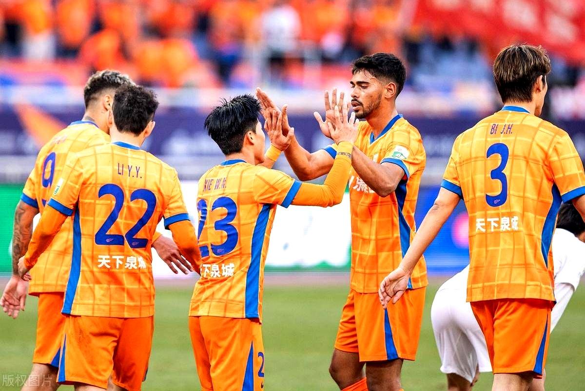 明星球员大放异彩,引爆球迷热情 明星球员大放异彩,引爆球迷热情