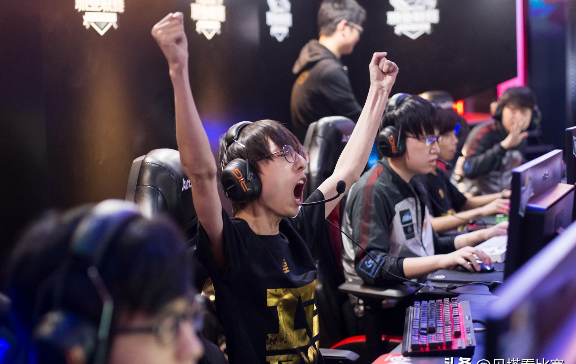 RNG横扫DRX,Bin打出惊人五杀宿命之战小组赛,点燃全场激情 RNG横扫DRX,Bin打出惊人五杀宿命之战小组赛,点燃全场激情