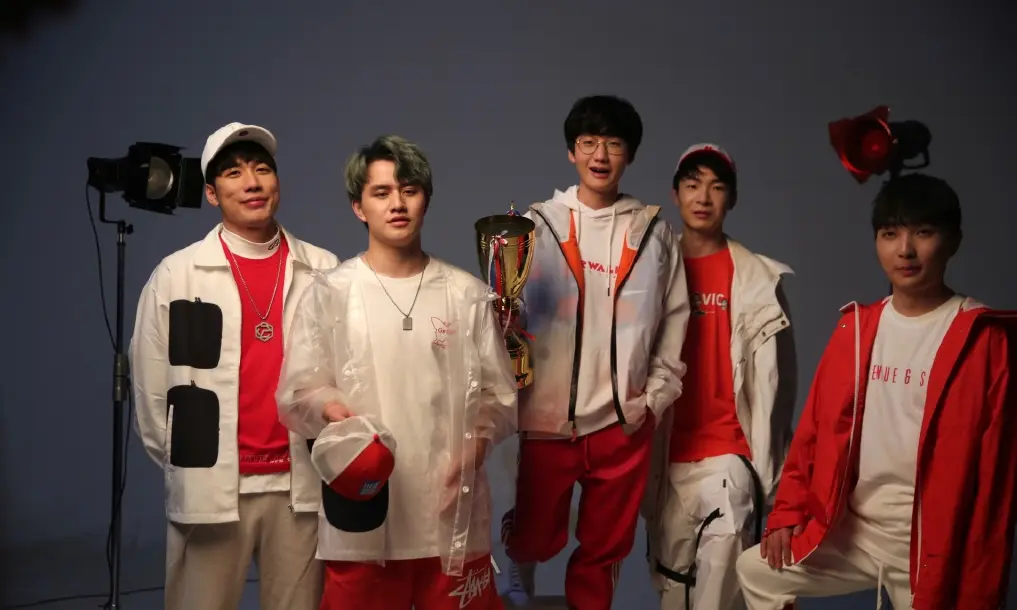 包含BLG血洗FNC，Ruler极限生还后反打峡谷大战成都决赛之夜，强势挺进下一轮的词条