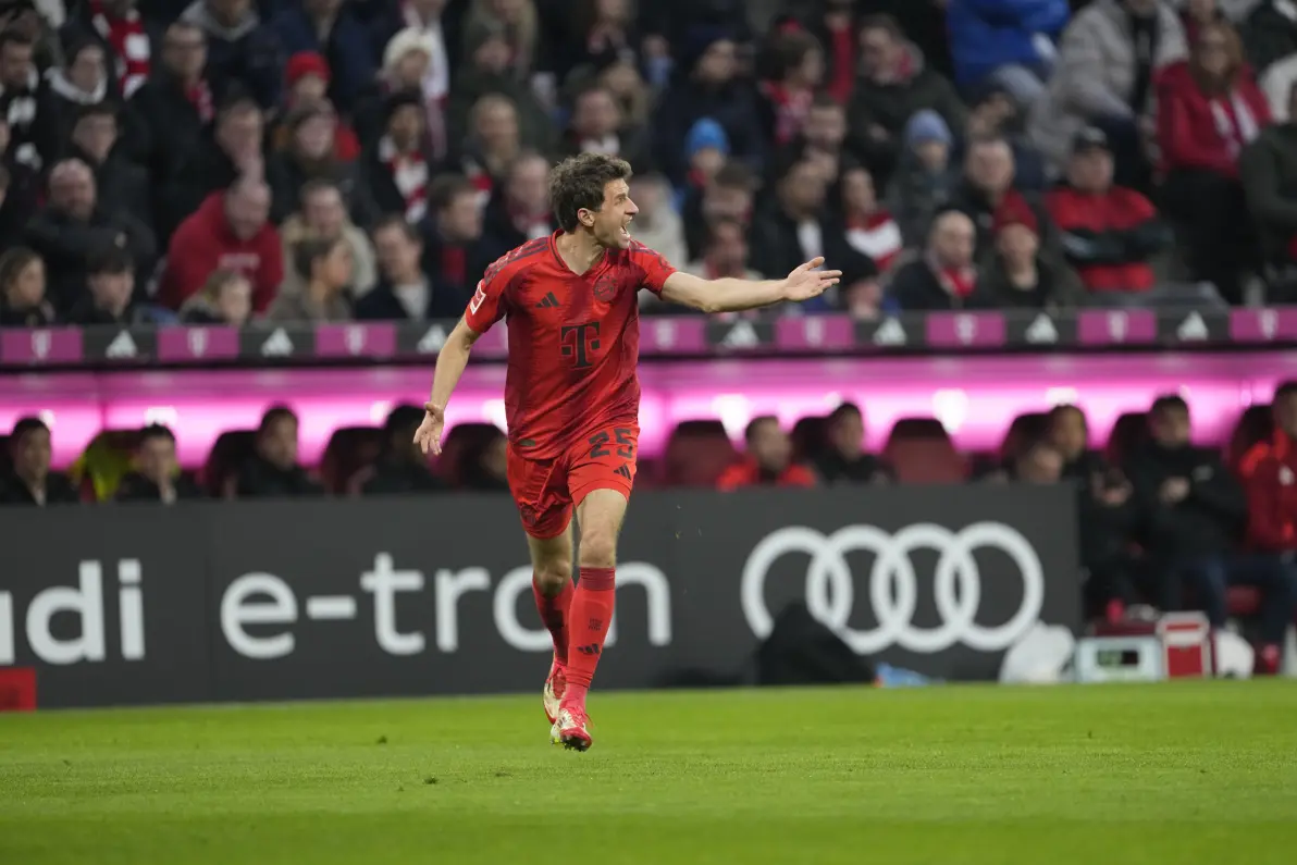 关于拜仁慕尼黑客场完胜法兰克福，领跑德甲的信息