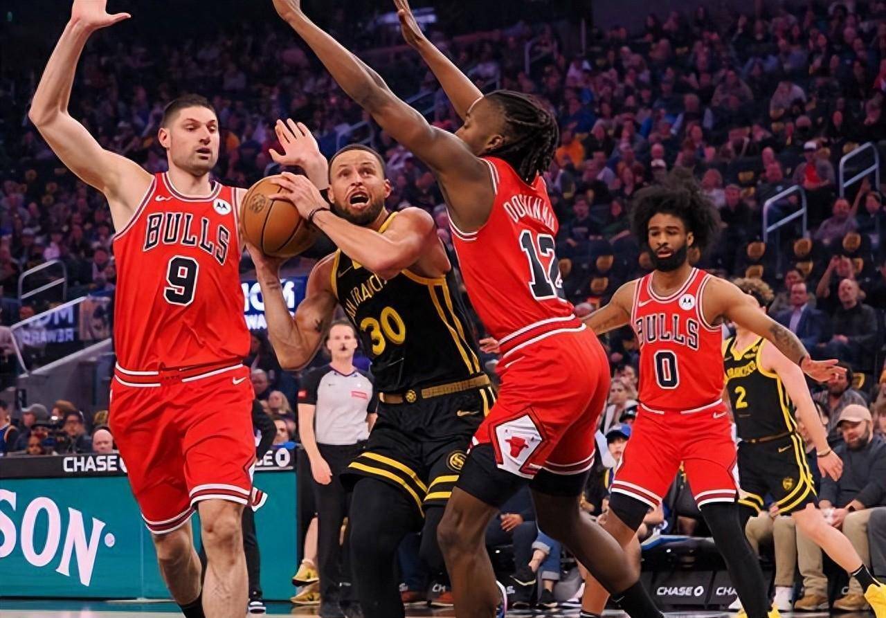 勇士客场击败公牛，柯瑞砍下30分