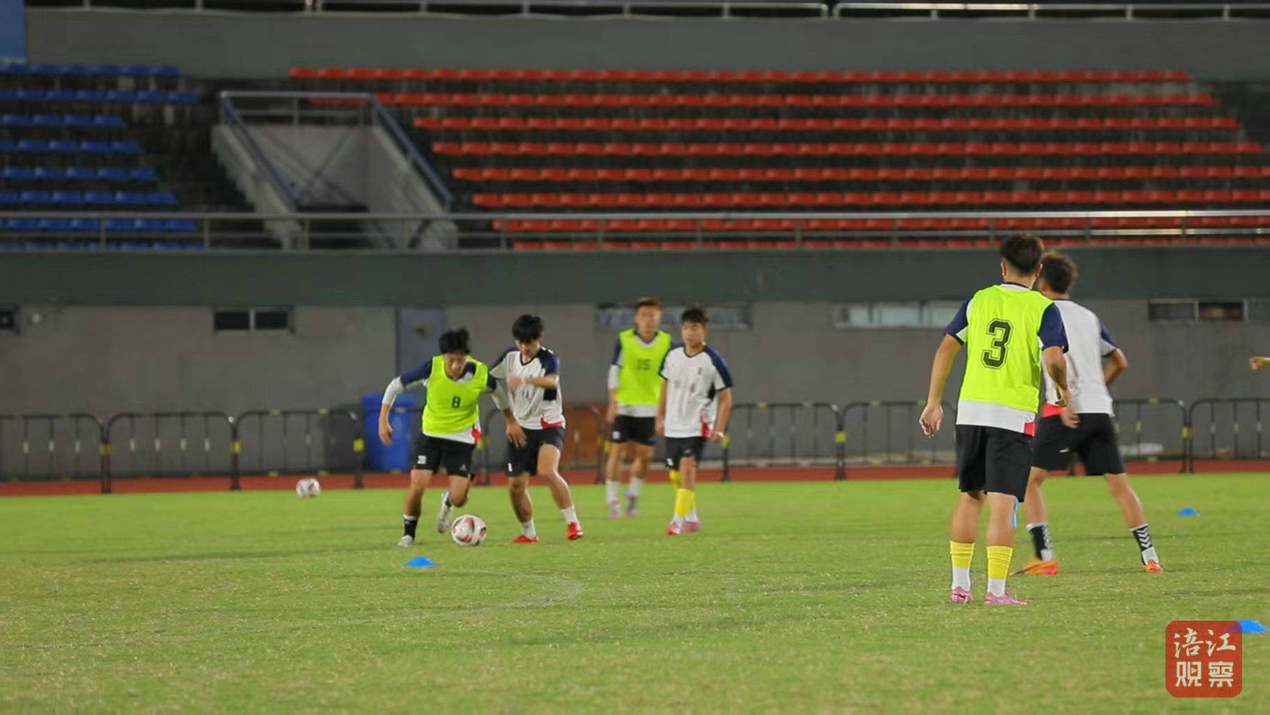 球队集体备战全力以赴出彩表现 球队集体备战全力以赴出彩表现