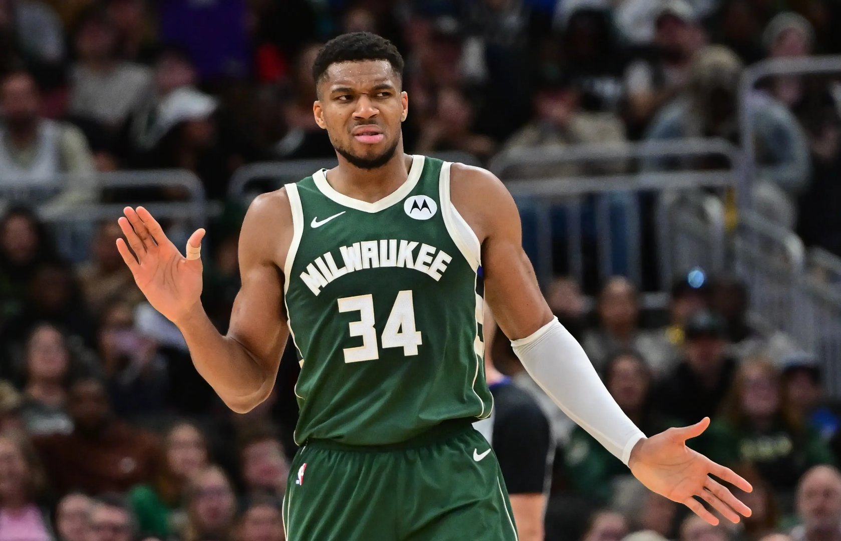 雄鹿力克老鹰,字母哥+近五年未见之状 雄鹿力克老鹰,字母哥+近五年未见之状