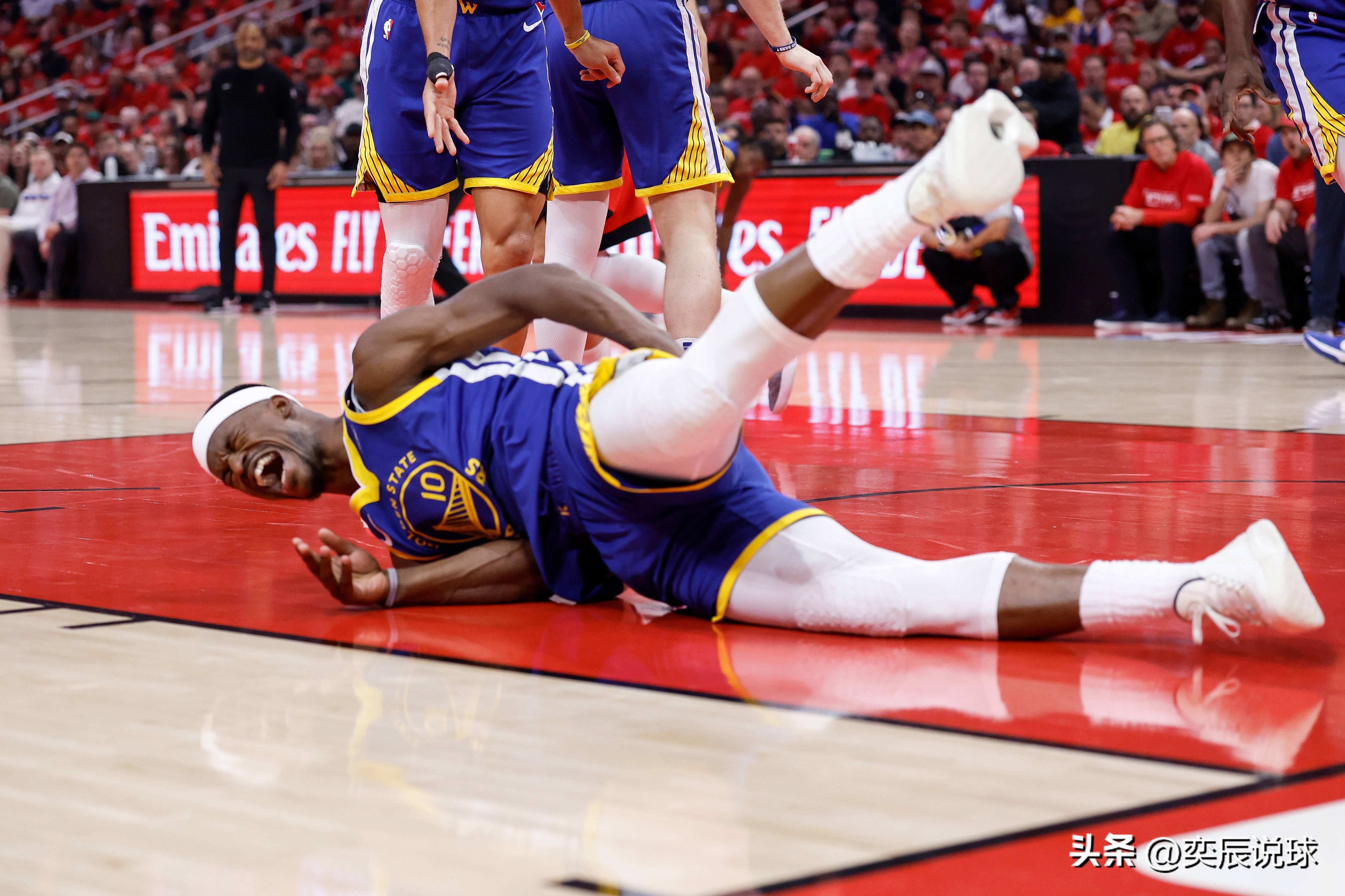 火箭队核心受伤,季后赛前景堪忧 火箭队核心受伤,季后赛前景堪忧