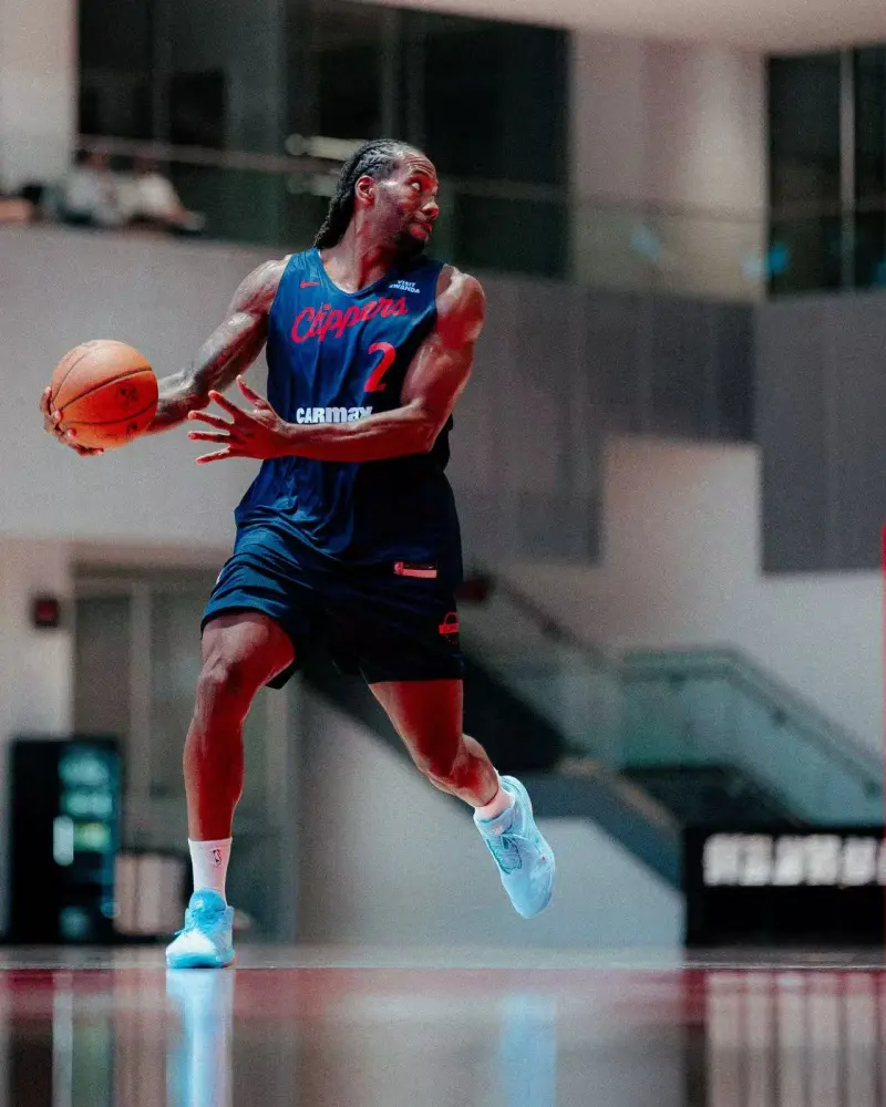 NBA球队进行赛前练习，备战新赛季的简单介绍