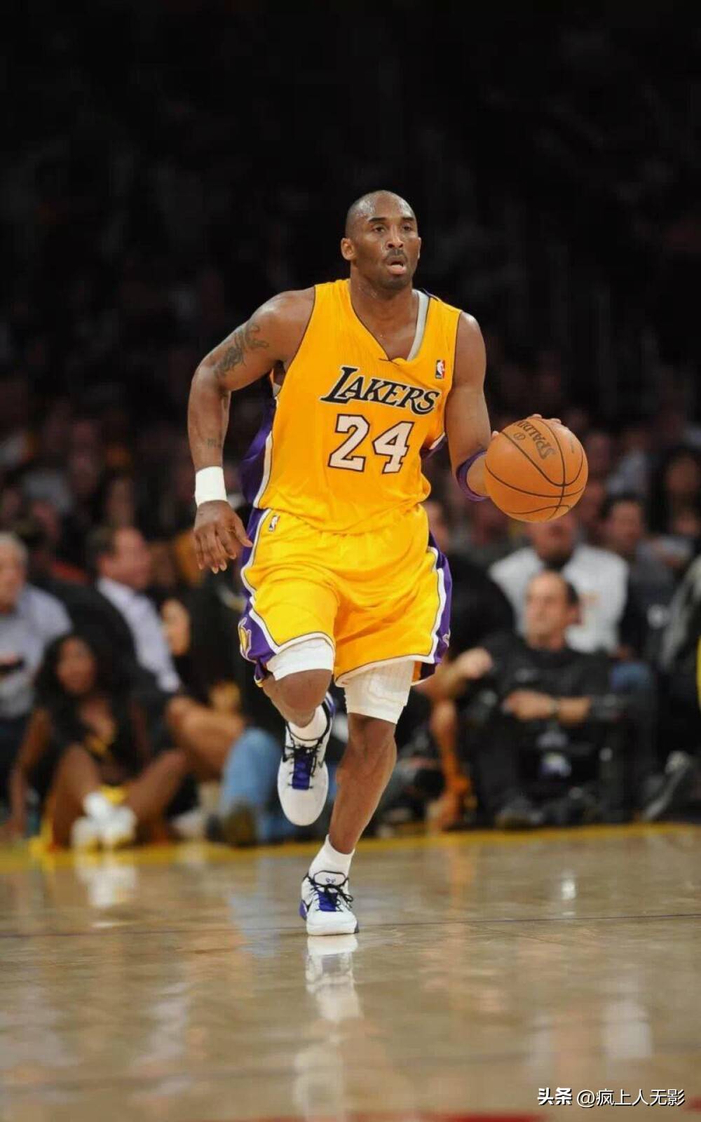 篮球巨星频现舞台，精湛技术令人啧啧称奇！