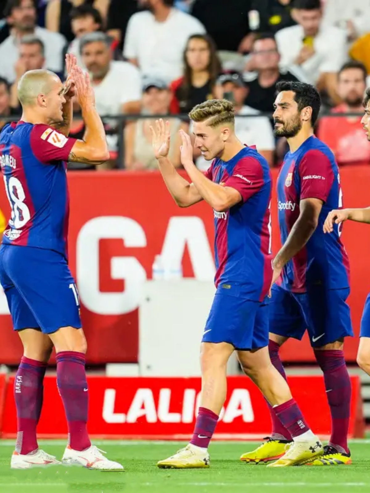 瑞士完胜巴萨,莱万点燃赛场的简单介绍 瑞士完胜巴萨,莱万点燃赛场的简单介绍