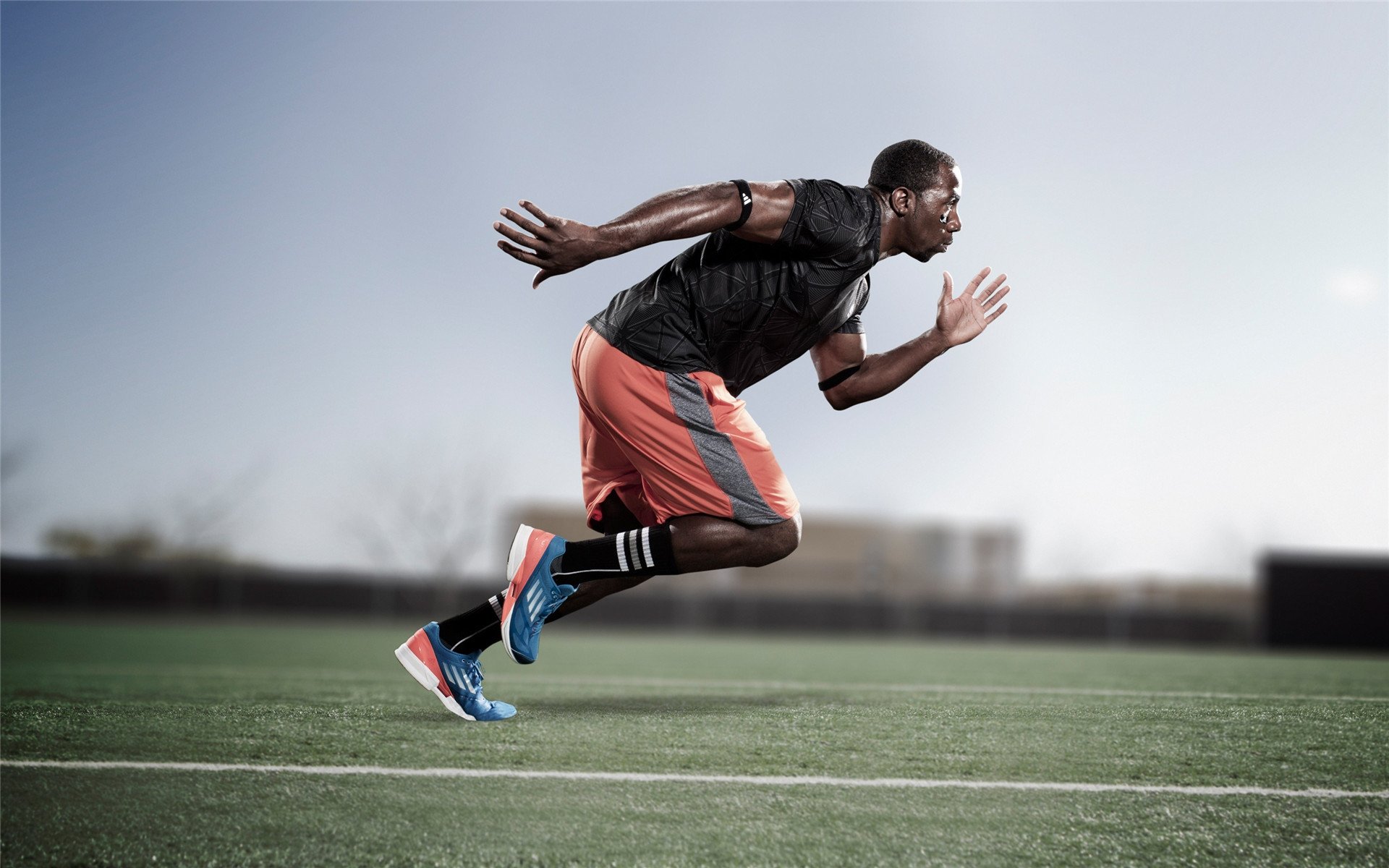 西西帕斯，用火热的球拍，在都灵点燃总决赛的激情