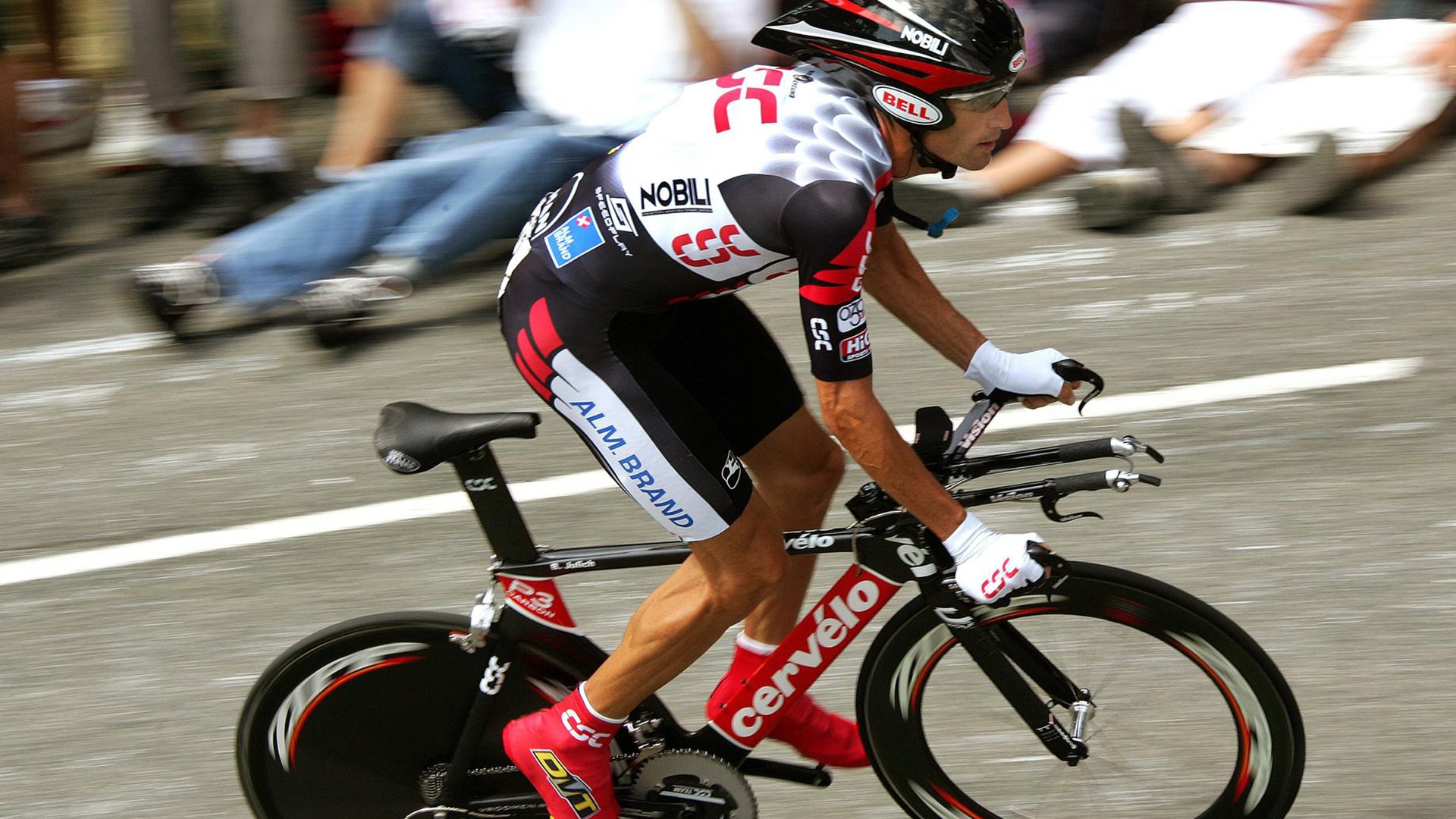 南美风暴与德国引擎，当乌拉圭碾压阿根廷，哈弗茨在另一片赛场带队突围